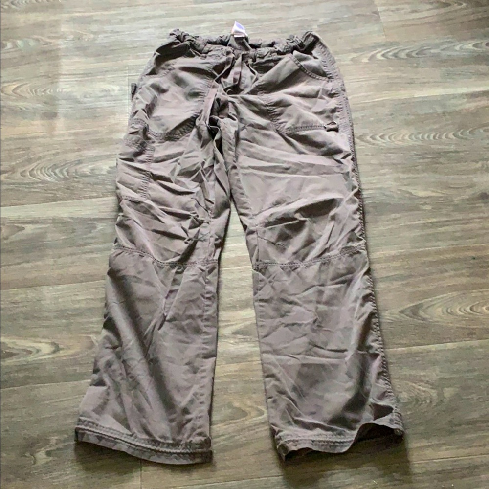 Gray scrub bottoms 🐺